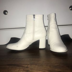 Off white Marc Fisher booties